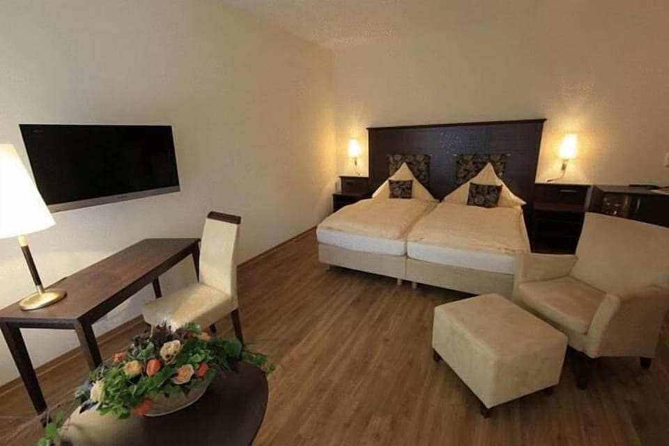 Minibar, in-room safe, desk, iron/ironing board