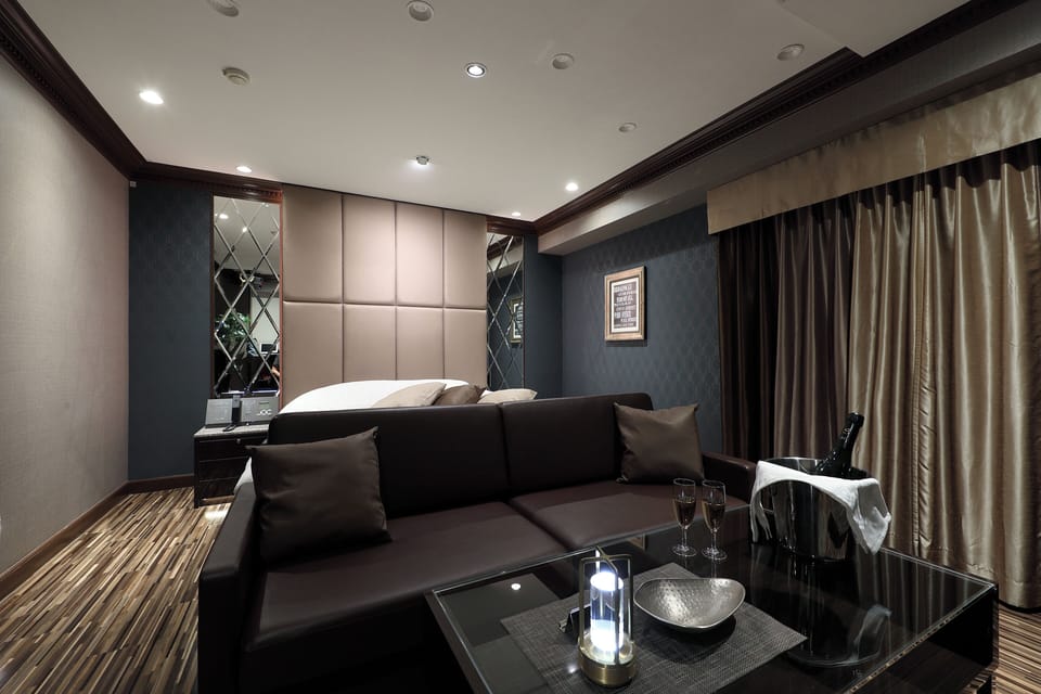 Double Room with Private Bathroom, Non Smoking | Minibar, individually decorated, individually furnished, desk