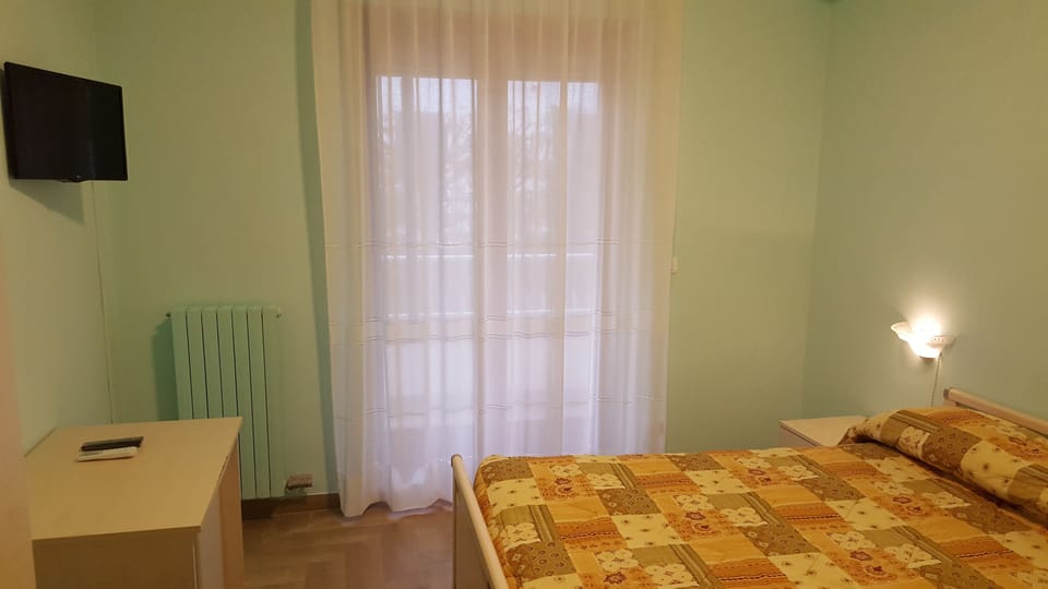 Elite Double Room Single Use, 1 Bedroom | Minibar, desk, iron/ironing board, WiFi (free)