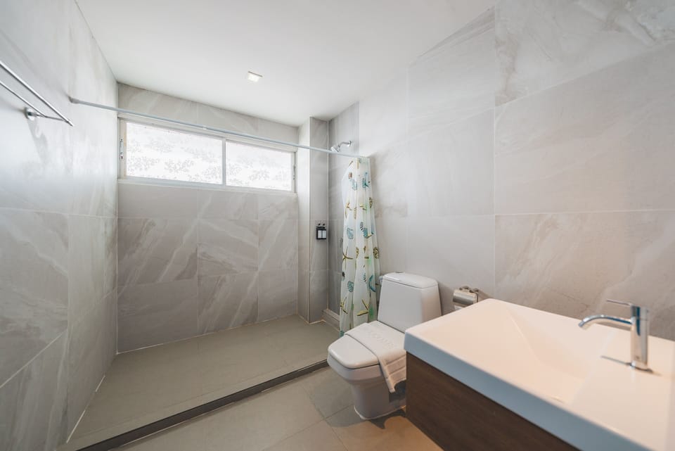 Double Room with Private Bathroom | Bathroom | Free toiletries, hair dryer, towels, soap