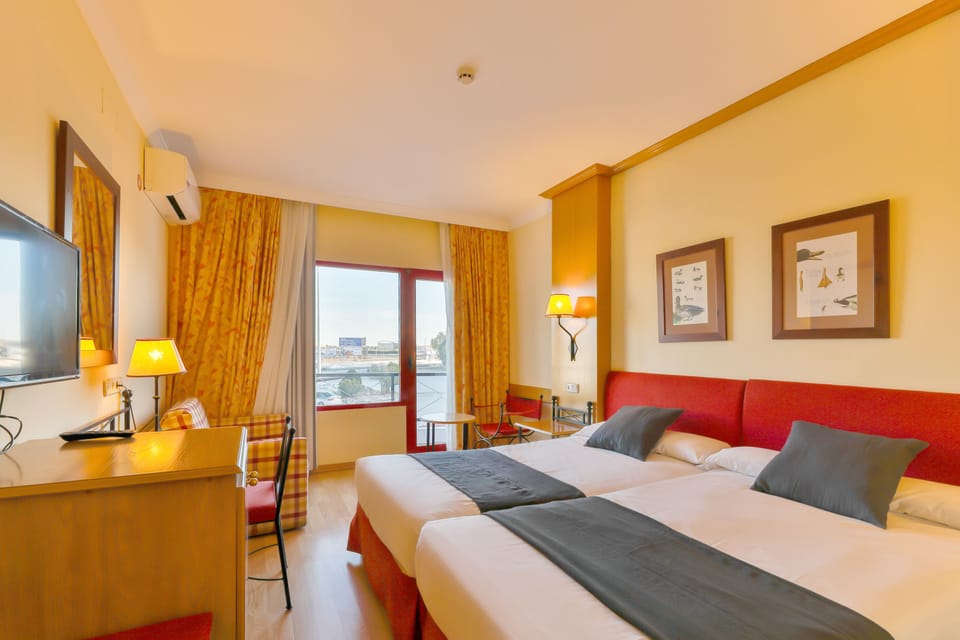 Deluxe Room | Desk, free WiFi, bed sheets