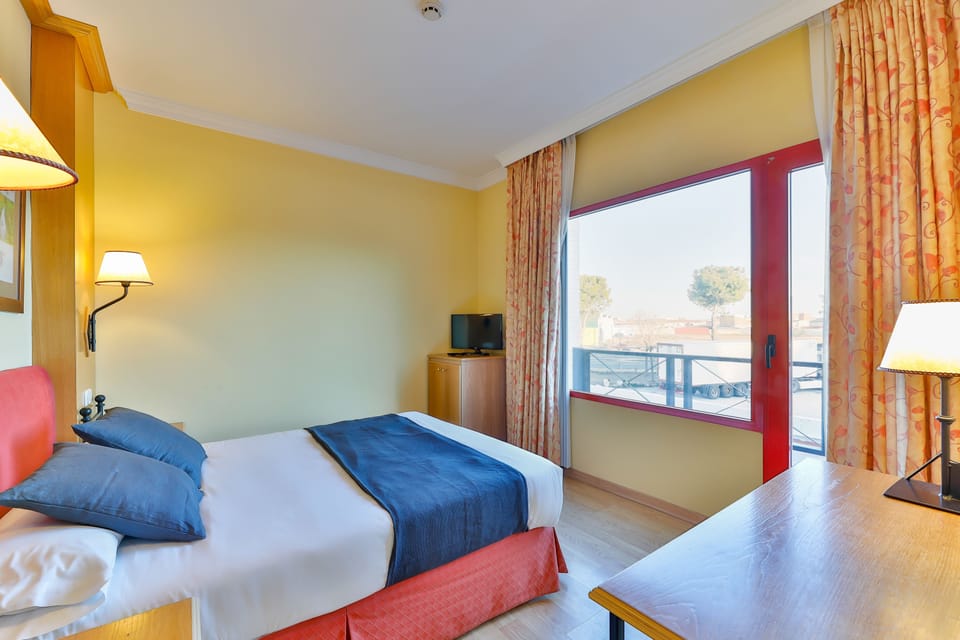 Double Room | Desk, free WiFi, bed sheets