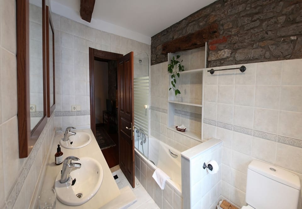 Suite, Balcony, Valley View | Bathroom sink