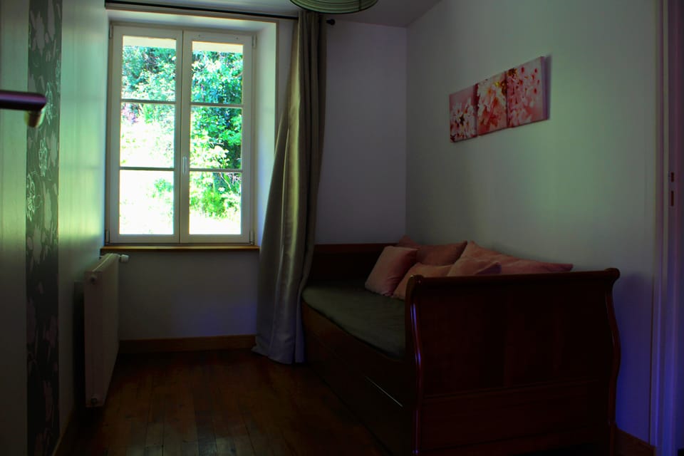 Triple Room (Sevres) | Individually decorated, individually furnished, free cribs/infant beds