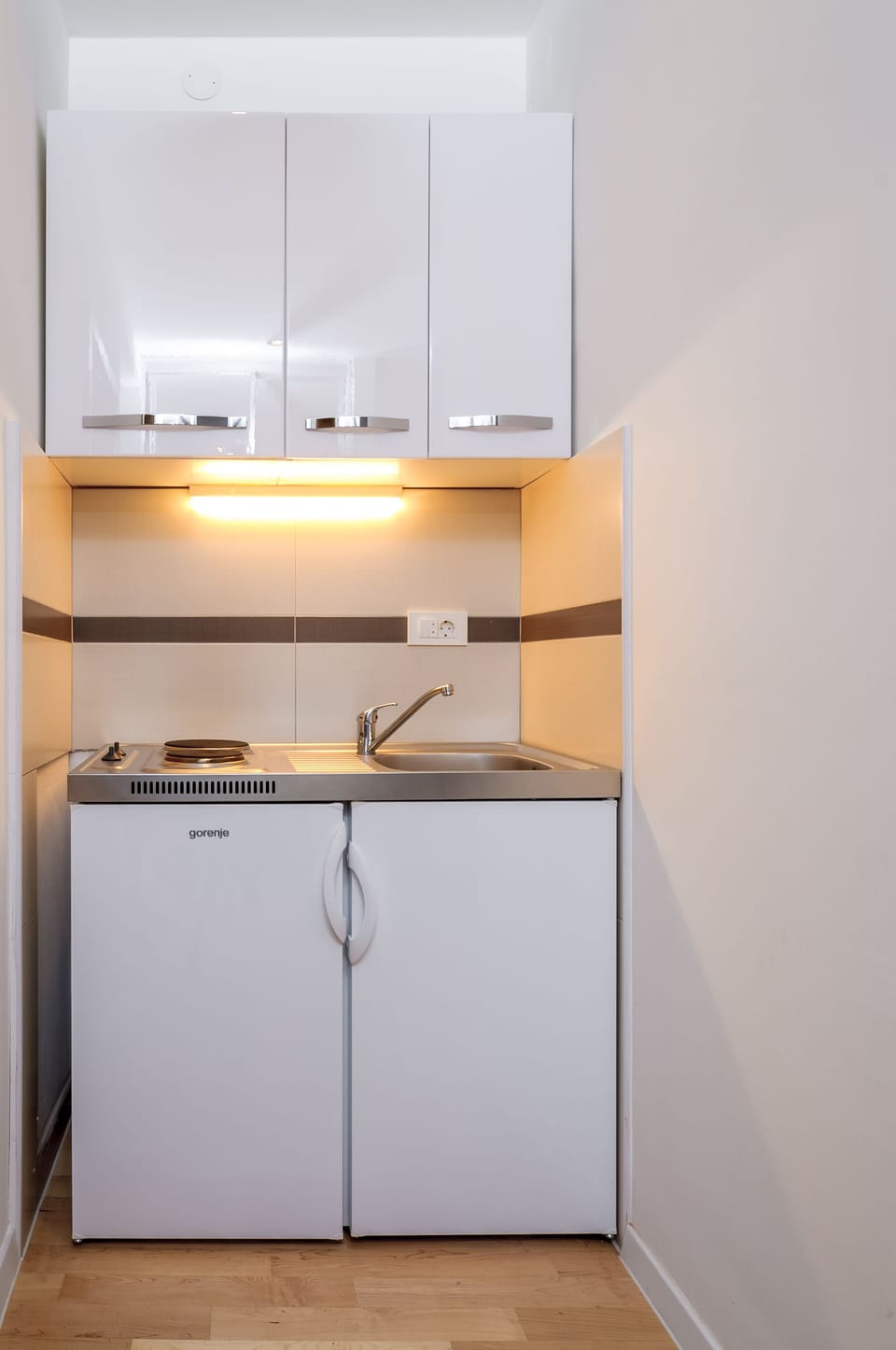 Fridge, espresso maker, electric kettle
