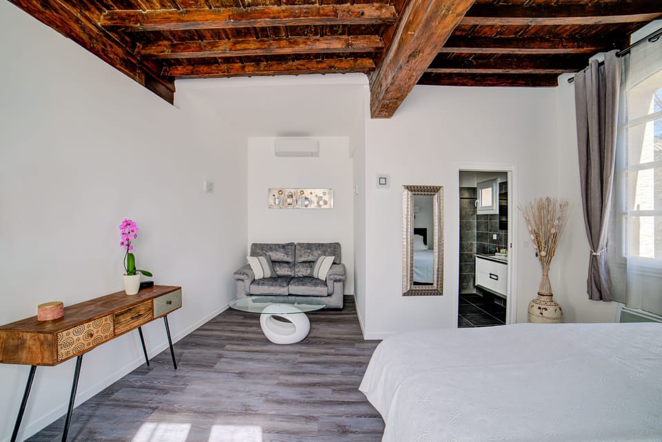 Comfort Suite, Private Bathroom, City View | Lounge