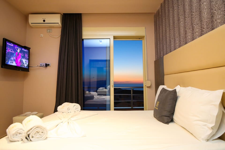 Suite, Sea View | Frette Italian sheets, premium bedding, memory foam beds, desk