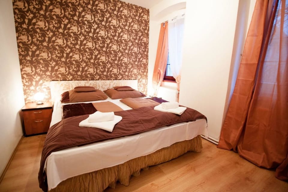 Premium bedding, minibar, desk, cribs/infant beds