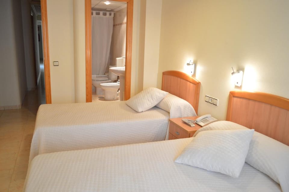 In-room safe, WiFi (free), bed sheets
