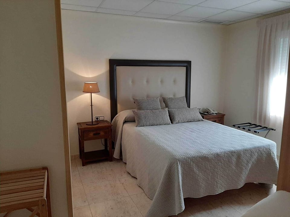 Double or Twin Room | In-room safe, WiFi (free), bed sheets