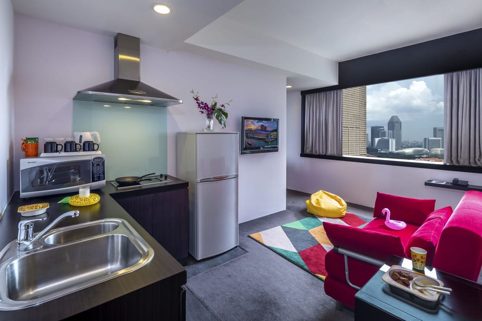 Family Suite | Private kitchenette | Coffee/tea maker, electric kettle