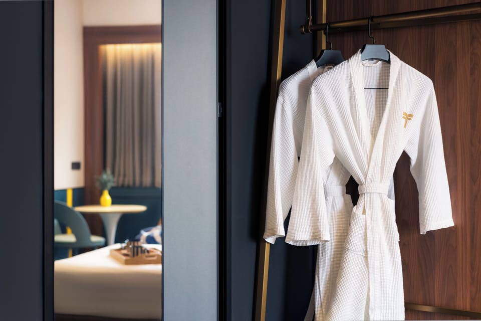 Deluxe Plus Room | Minibar, in-room safe, desk, laptop workspace