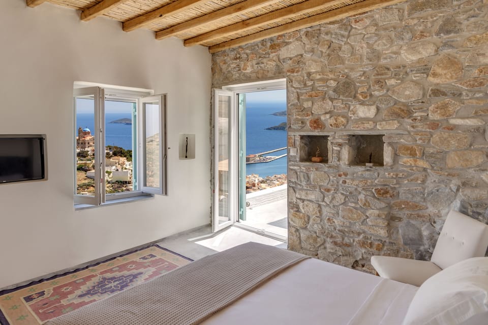 Executive Room with Balcony and Sea View | Premium bedding, desk, soundproofing, free WiFi