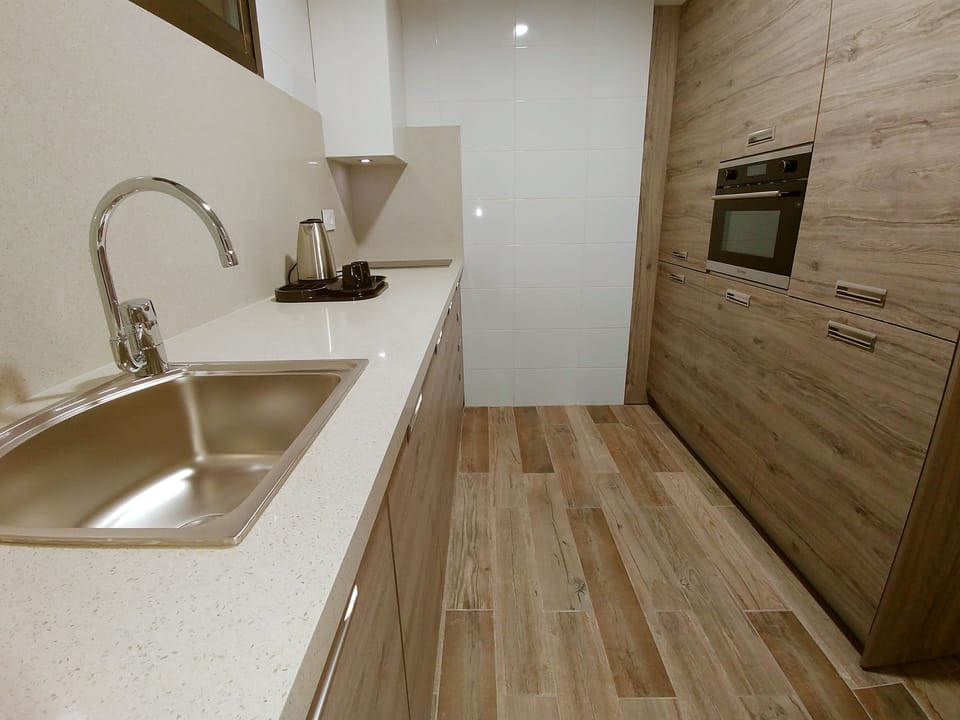 Executive Suite, 1 King Bed, Ocean View | Private kitchen | Electric kettle