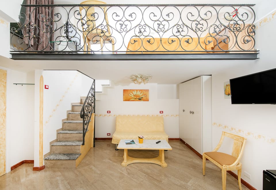 Standard Double Room | Minibar, in-room safe, soundproofing, WiFi (free)