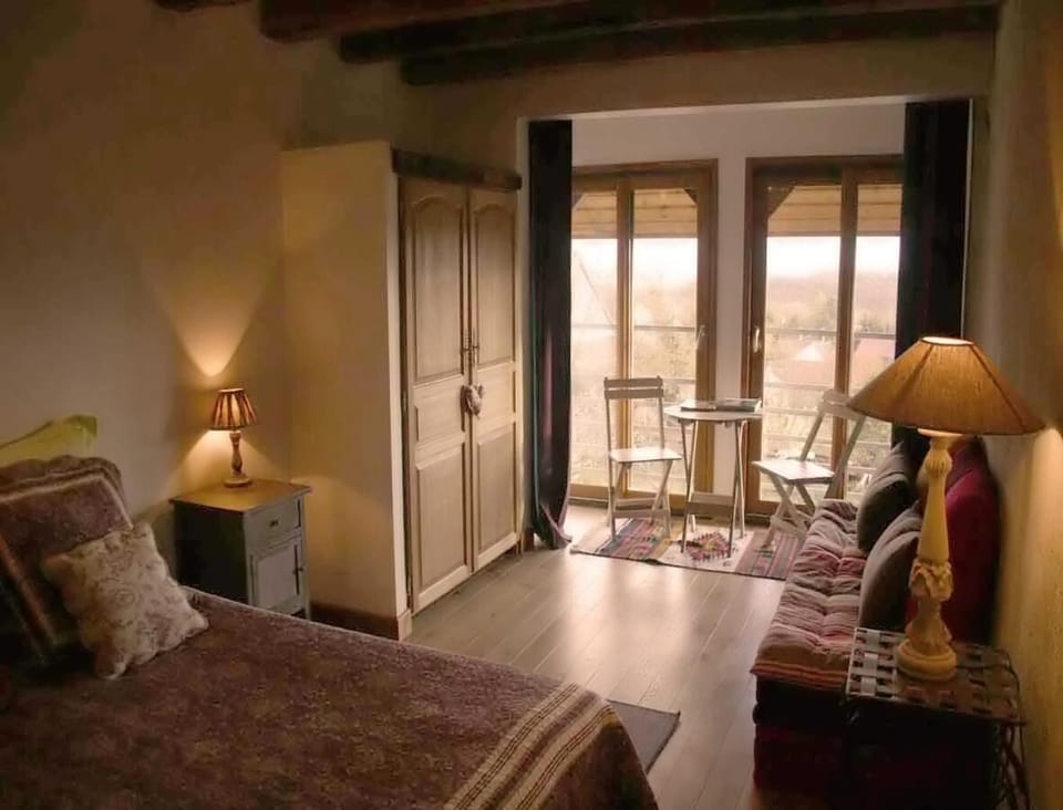 2 bedrooms, desk, soundproofing, free WiFi