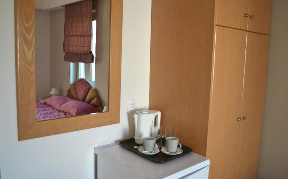 Premium bedding, down comforters, in-room safe, blackout drapes