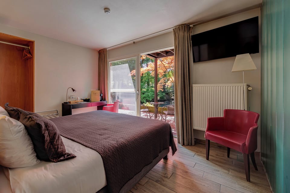 Comfort Double or Twin Room, Park View, Annex Building | Desk, blackout drapes, iron/ironing board (on request), WiFi (free)
