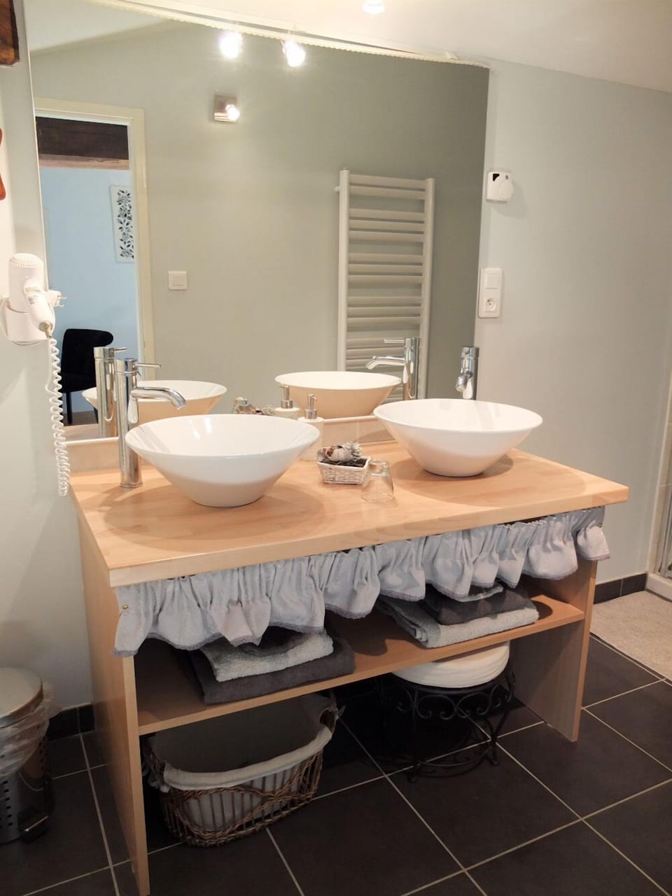 Double Room (Rosine) | Bathroom | Shower, hair dryer, towels