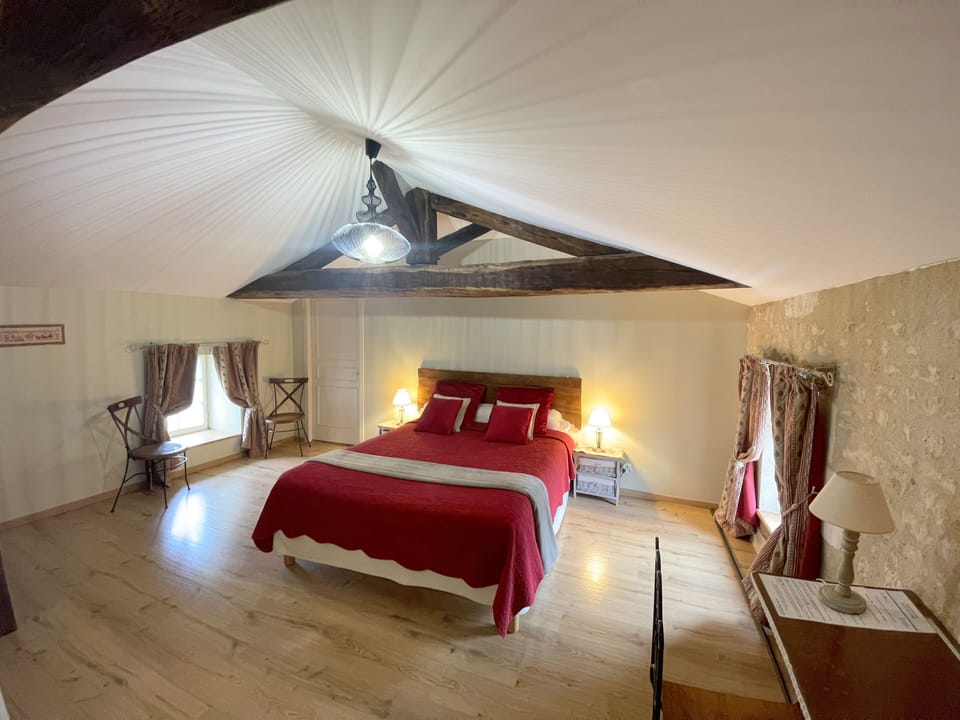 Double Room (Marcelline) | Individually decorated, individually furnished, desk, blackout drapes