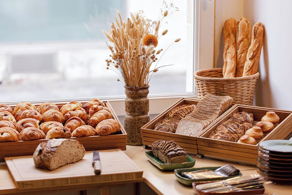 Daily buffet breakfast for a fee