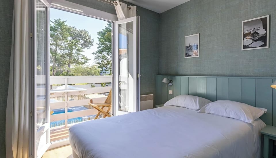 Superior Double or Twin Room, Balcony | Premium bedding, in-room safe, soundproofing, iron/ironing board