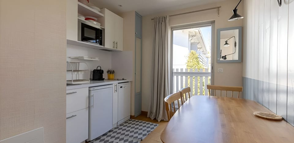 Triple Room, Balcony | Premium bedding, in-room safe, soundproofing, iron/ironing board