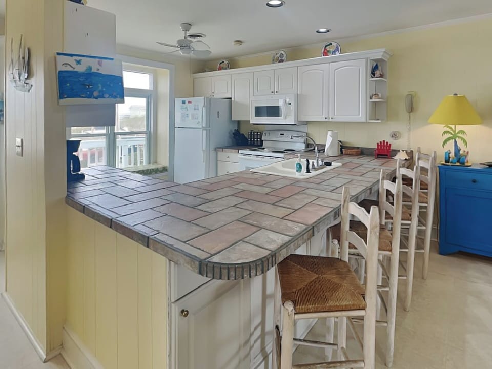 Full Size Kitchen