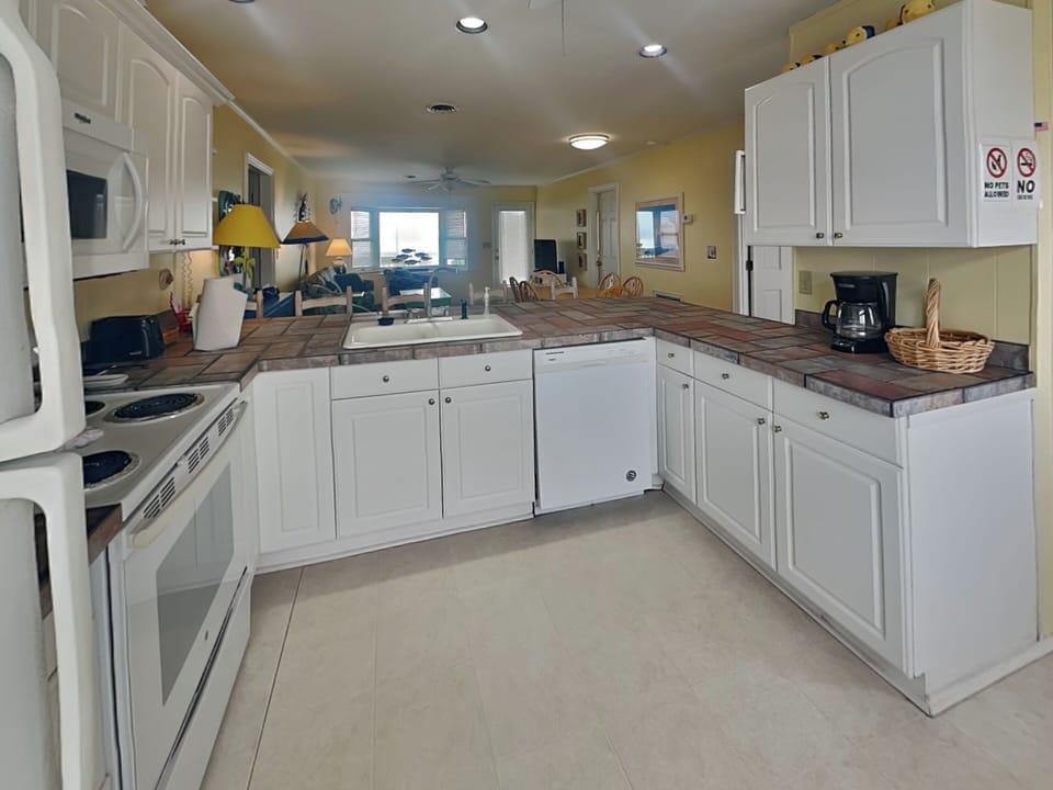 Full Size Kitchen
