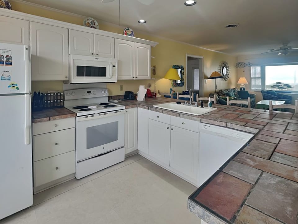 Full Size Kitchen