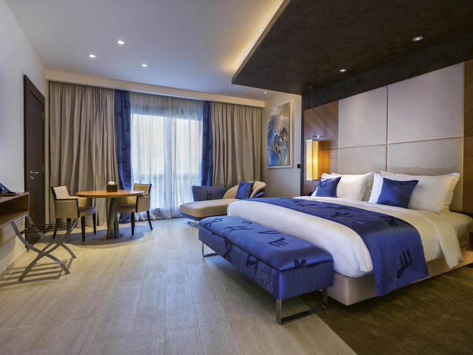 Premium bedding, in-room safe, desk, laptop workspace