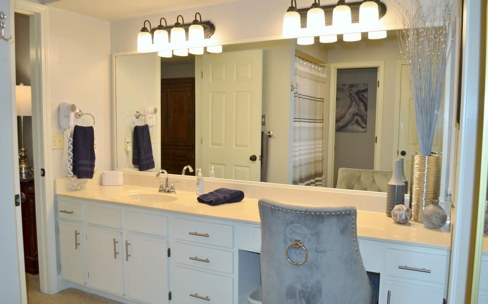 Master Vanity