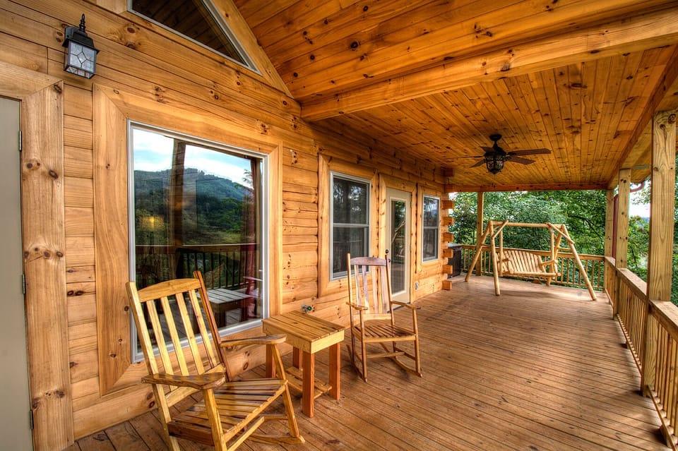 Front porch w amazing views 