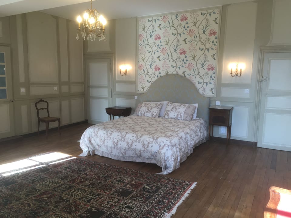 Suite (Hirondelle) | 1 bedroom, Egyptian cotton sheets, premium bedding, memory foam beds