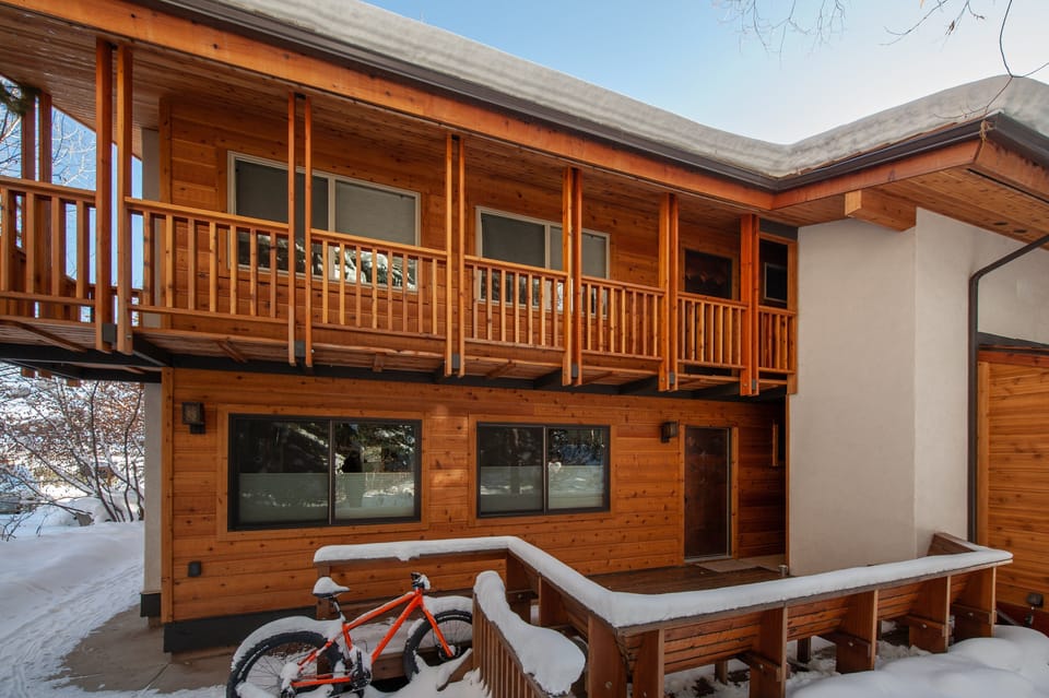 Shared Deck--Unit 6 above, Unit 2 below