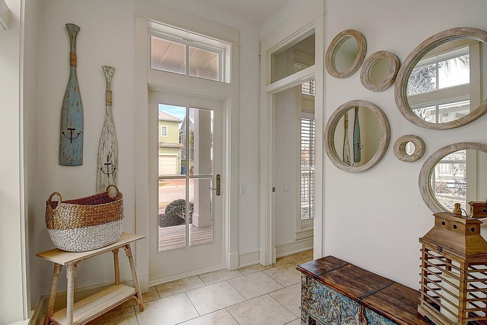 1st Floor, Foyer