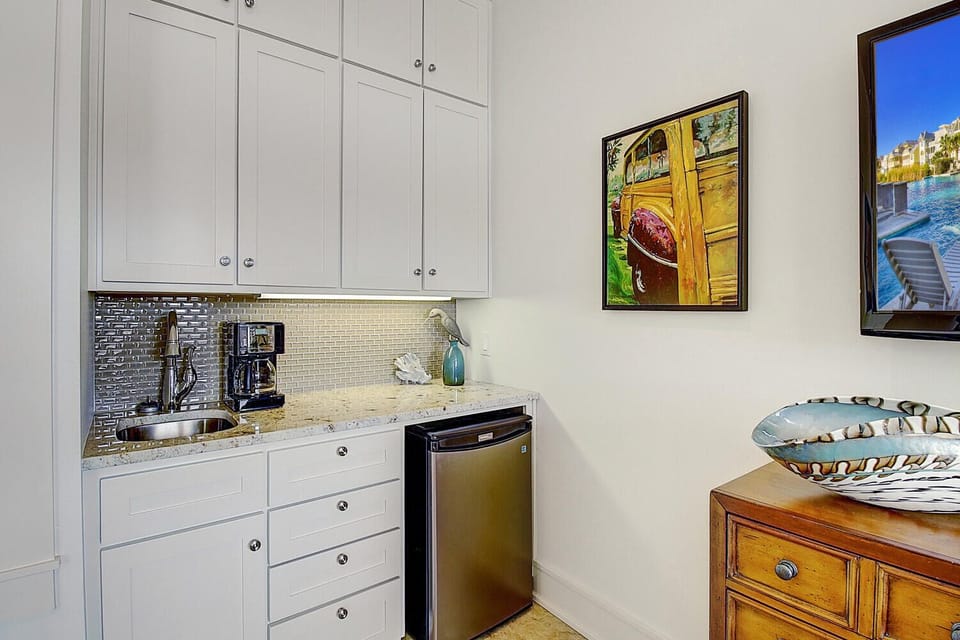 1st Floor, Living Room