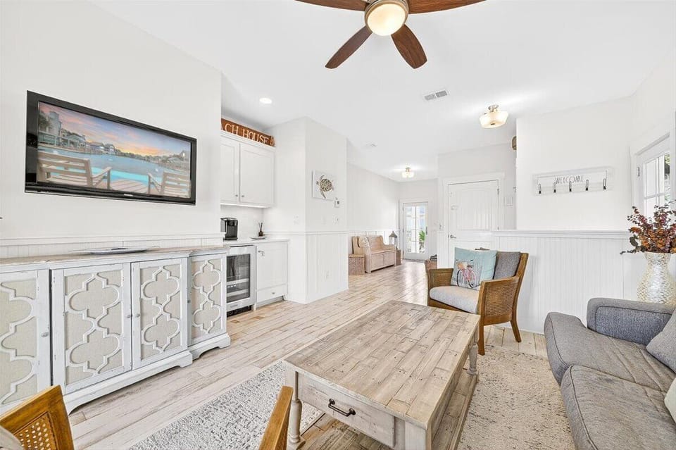 1st Floor, Living Room