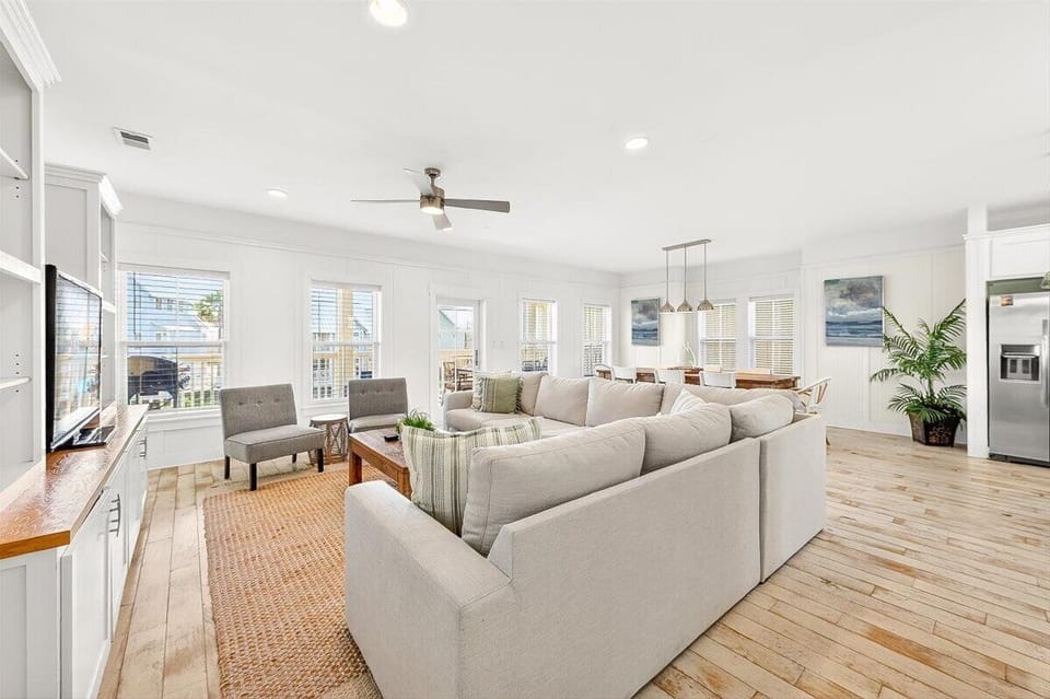 2nd Floor, Main Living Room