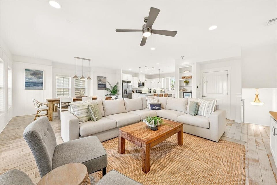 2nd Floor, Main Living Room