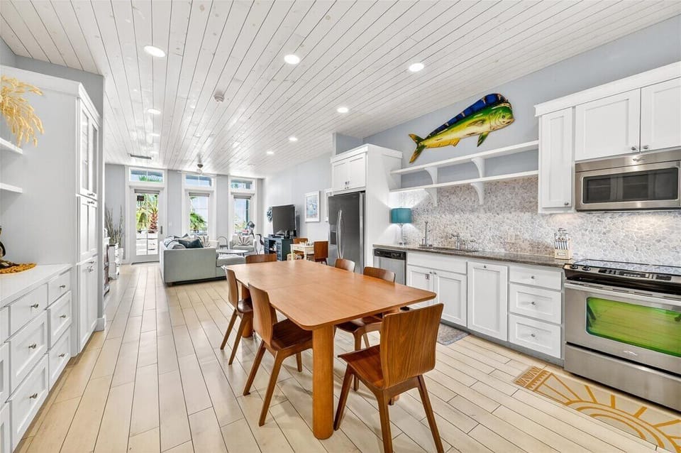1st Floor, Dining Area