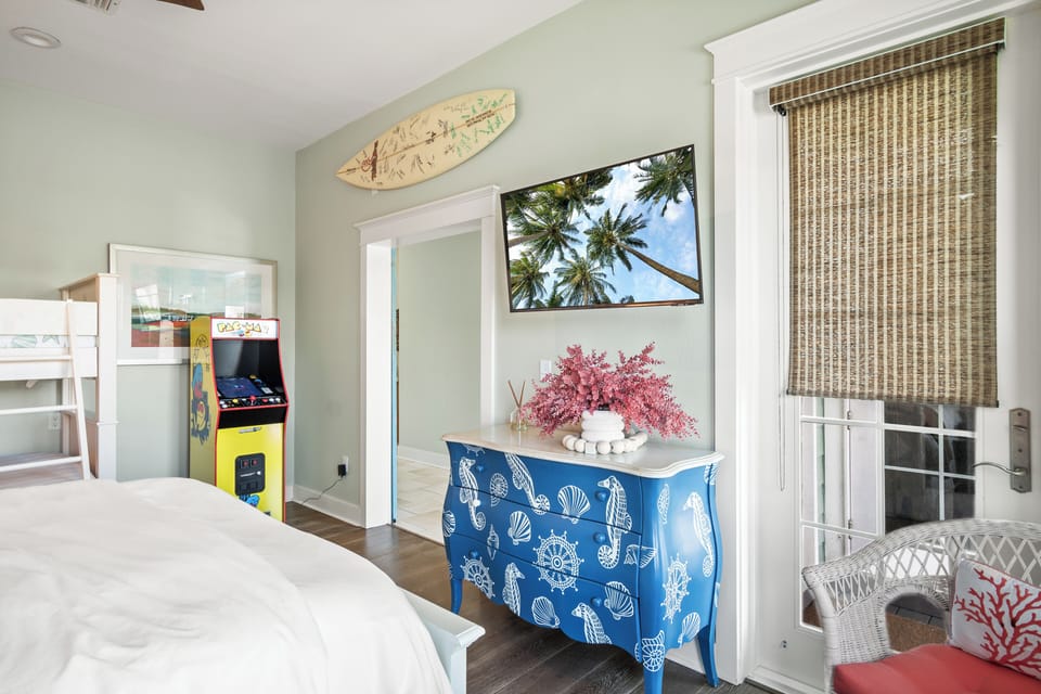 Queen Bedroom w/ Twin over Full Bunk, 1st Floor