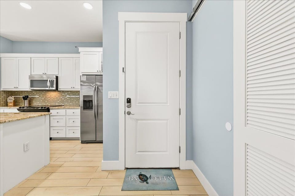 1st Floor, Entryway