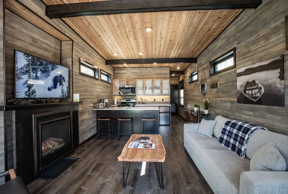 Premium Cabin, 1 Bedroom, Kitchen, Mountain View | Bed sheets