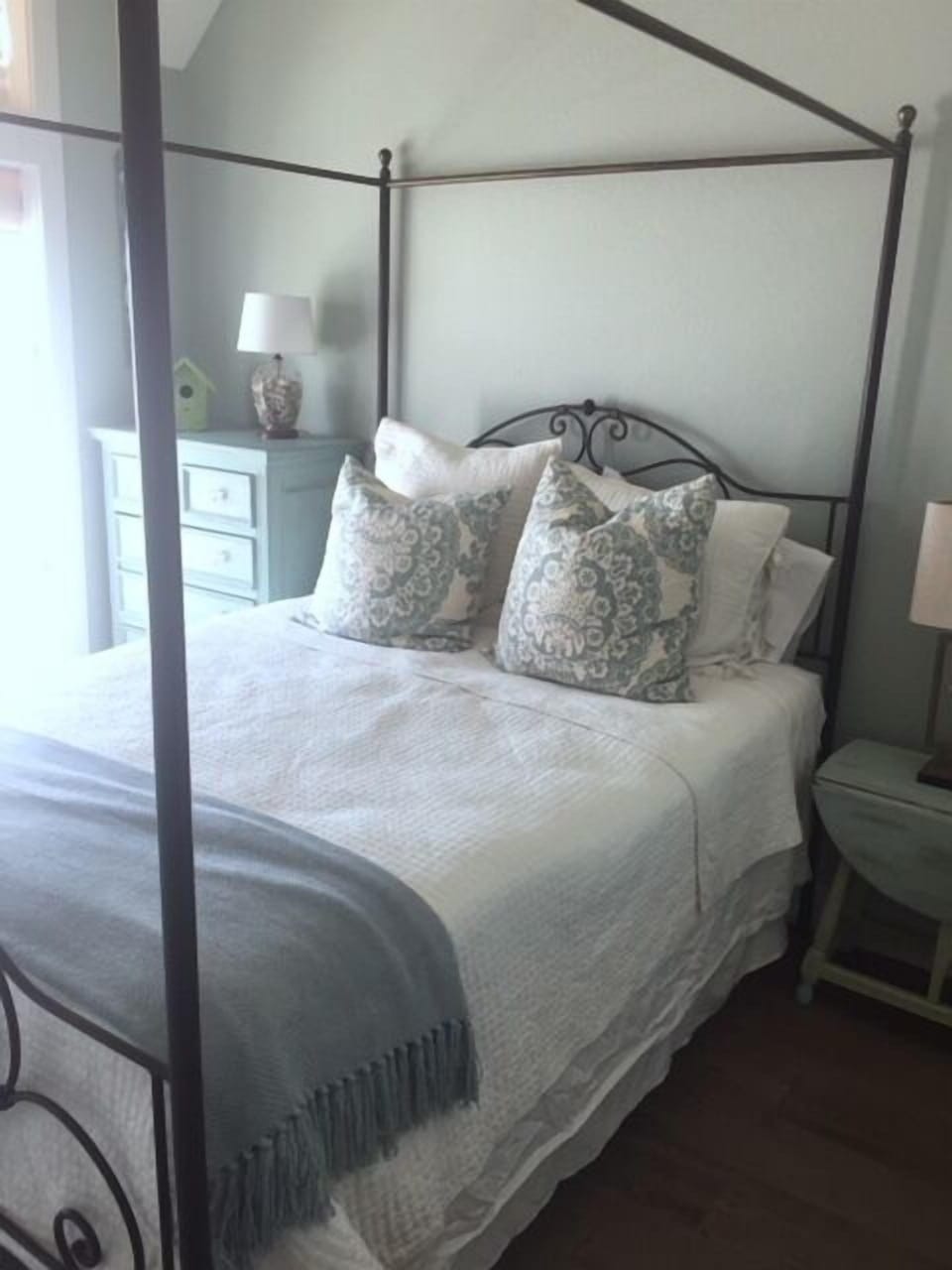2nd Floor Queen