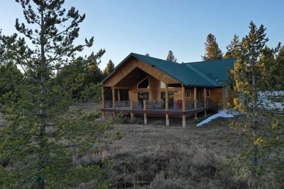 Bear Hollow is the perfect family cabin to rent to get away to Yellowstone.