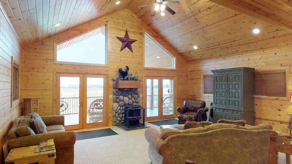 This three bedroom home provides everything needed for a pleasant vacation.