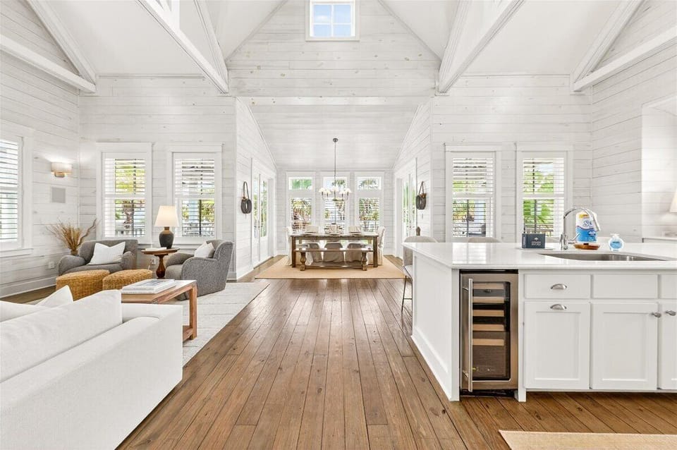 2nd Floor, Living Area