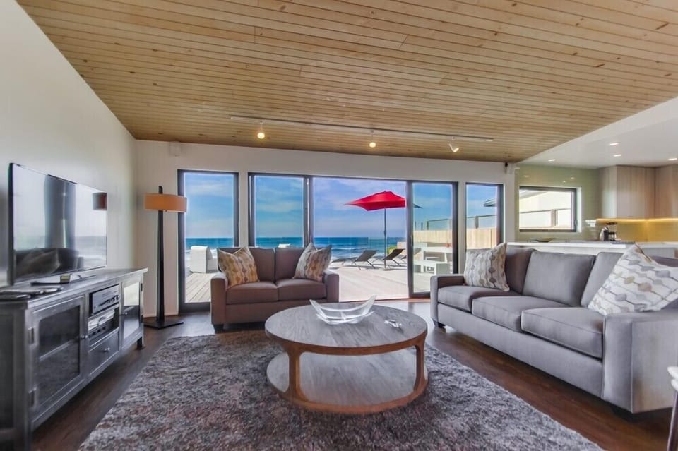 Comfortable seating with an eye to the Ocean