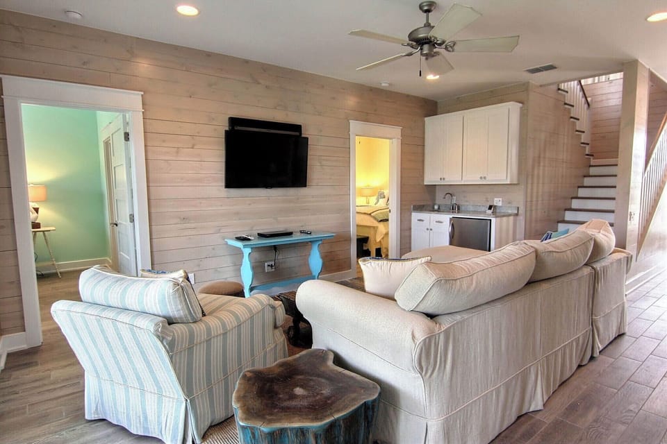 Secondary Living Room, 1st Floor